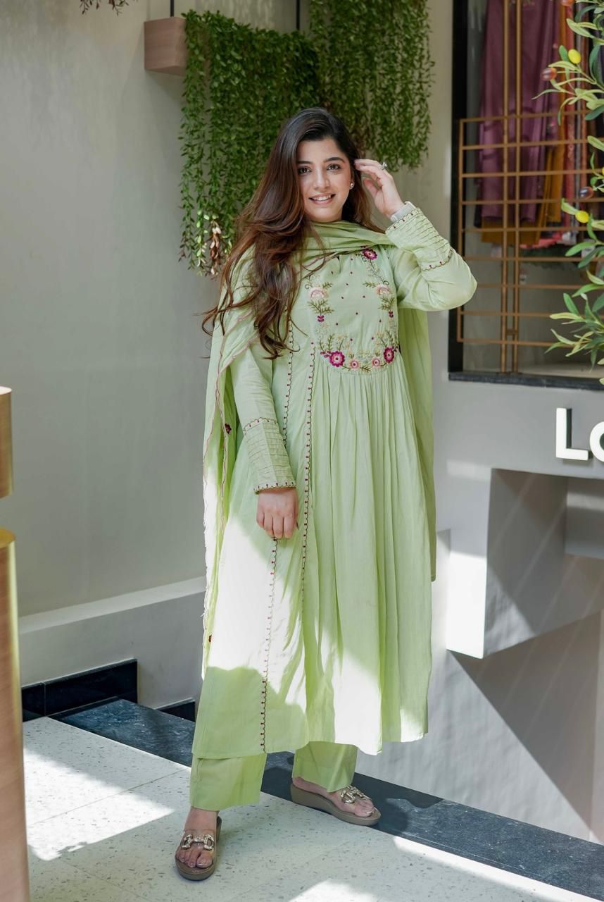 Pista Hevay Embroidered Worked Kurta - Pant