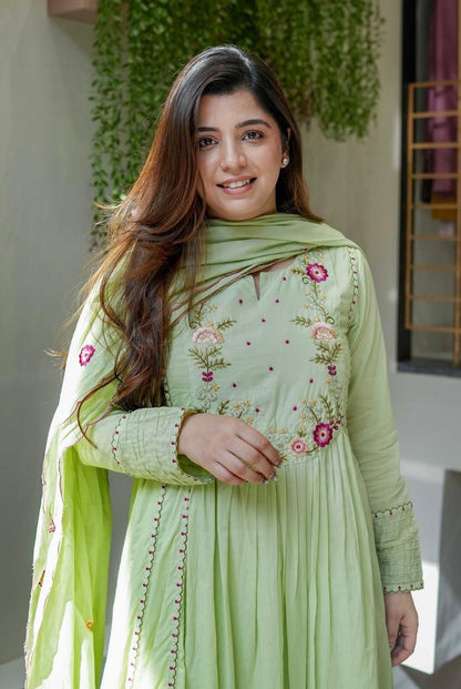 Pista Hevay Embroidered Worked Kurta - Pant