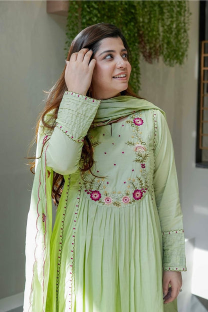 Pista Hevay Embroidered Worked Kurta - Pant