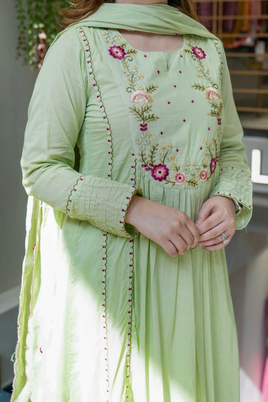 Pista Hevay Embroidered Worked Kurta - Pant