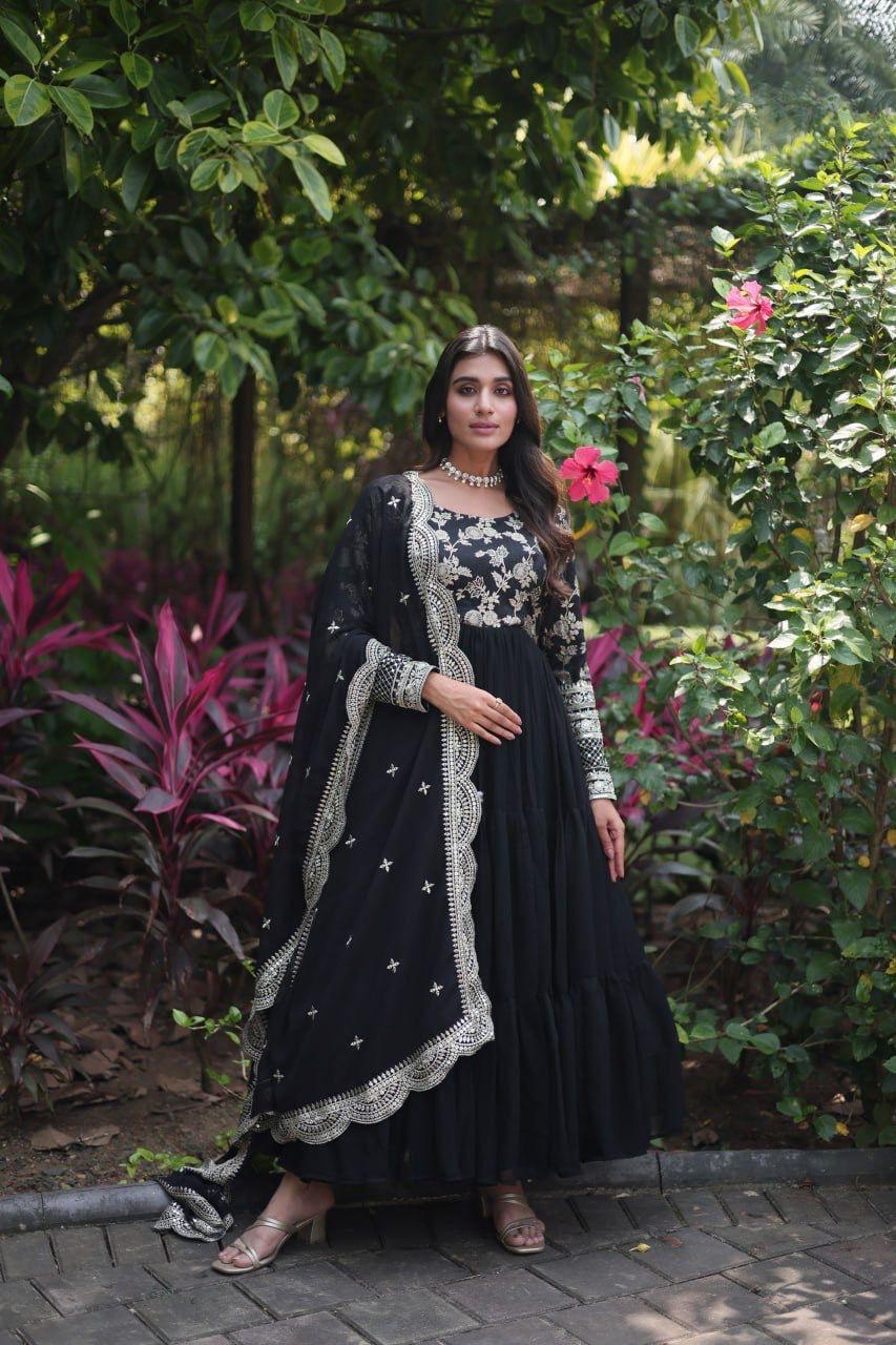 Black Faux Blooming Full Sleeve Gown